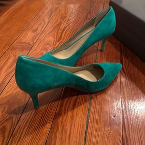 Ann Taylor Eryn NWT suede green high heels size 6.5. Never worn!